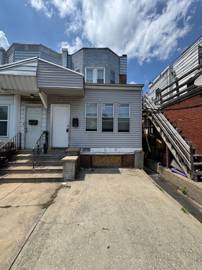 Building Photo - Spacious 3-Bedroom Home in Elmwood Park — ...