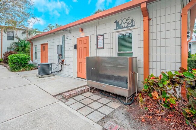 Building Photo - 4401 W Kennedy Blvd