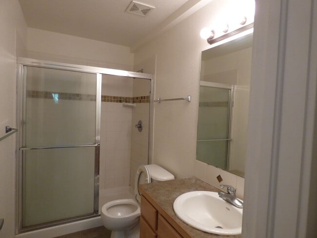 Building Photo - Beautiful Townhome in South Longmont