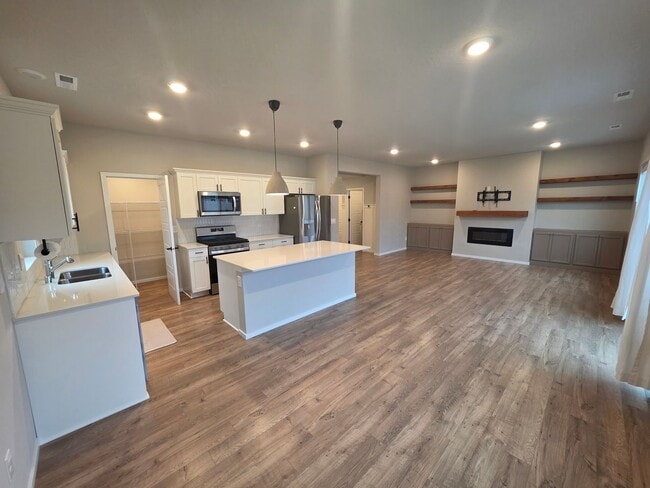 Building Photo - Beautiful Updated Home