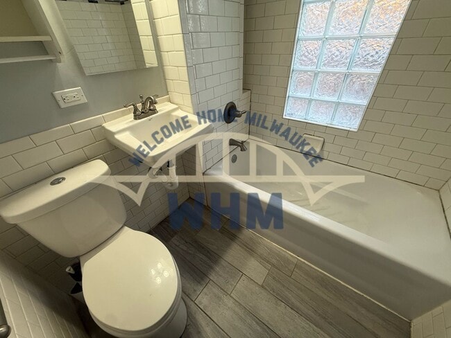 Building Photo - 2054 S 72nd St