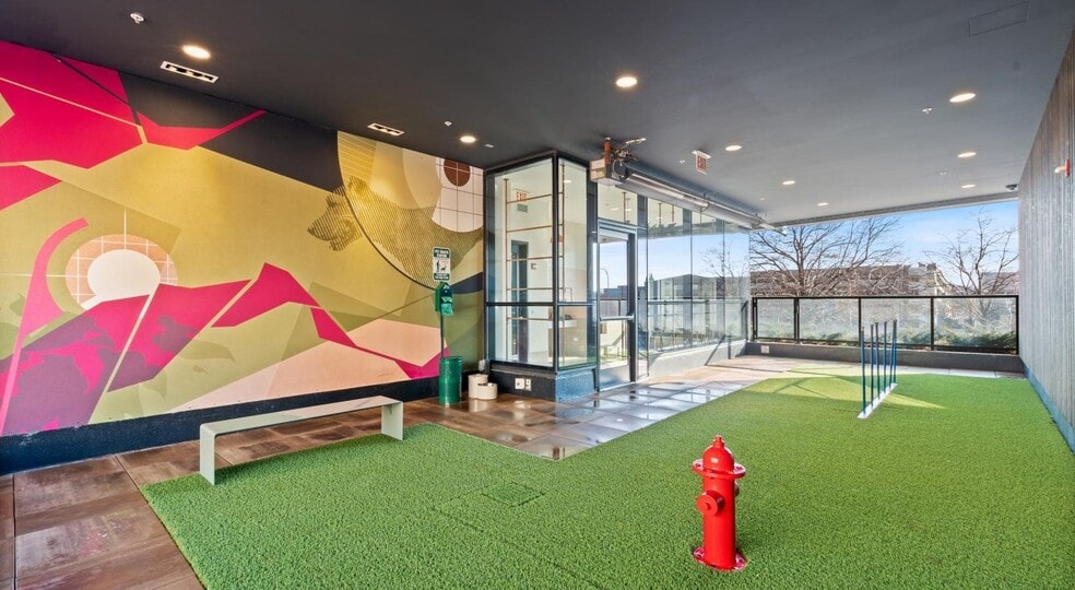 Building Photo - 1117 W Van Buren St