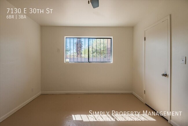 Building Photo - 4 bedroom 2 bath main house with a 2 bed 1...