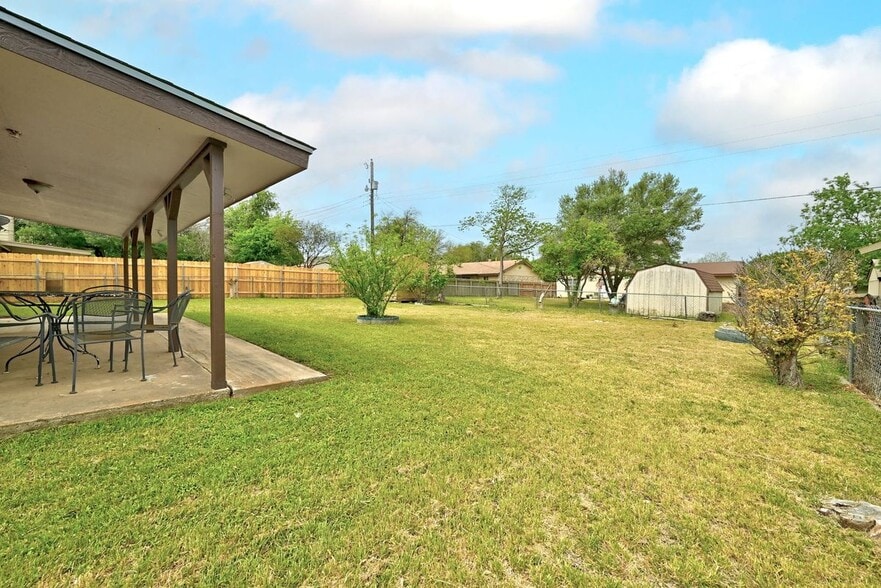 Building Photo - 509 Greenway Dr