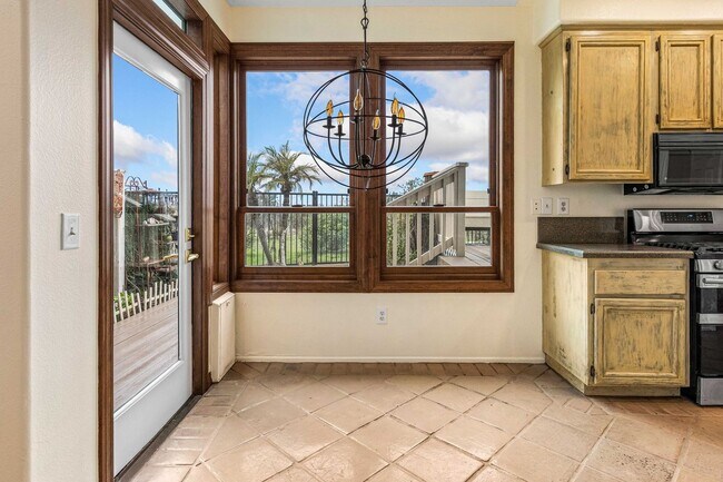 Building Photo - Stunning Home for Rent in Tierra Mesa, Sorrento Valley