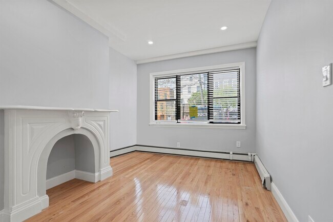 Building Photo - 510 New York Ave