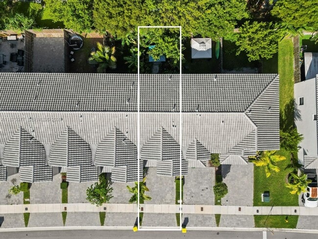 Building Photo - 1108 SE 26th Ter