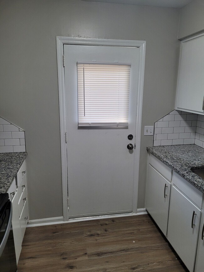 Building Photo - 1711 Floyd Rd