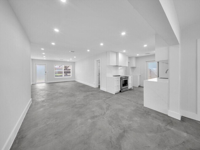 Building Photo - 1721 N 16th Ct