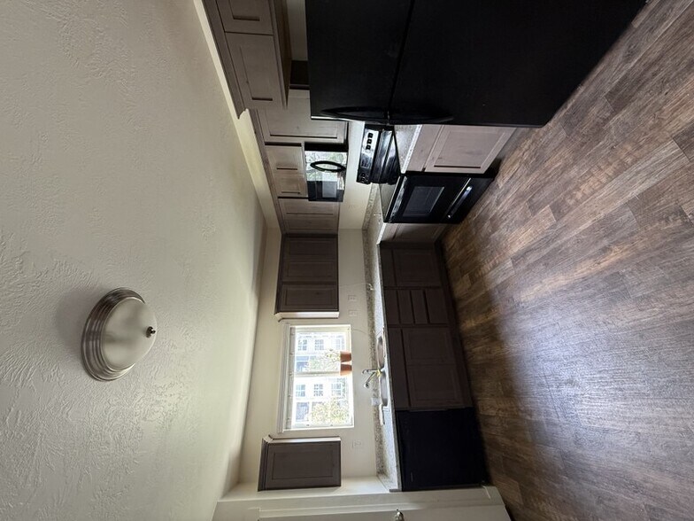 Building Photo - 671 N 30 E