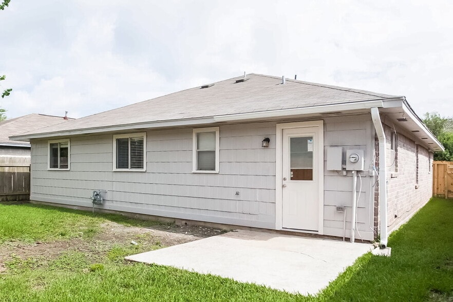 Building Photo - 1817 Wren Dr