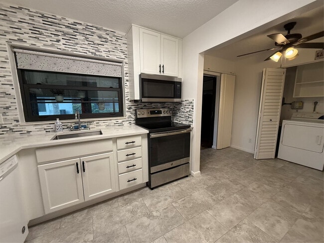 Building Photo - 6101 Woodlake Blvd