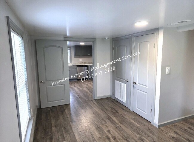 Building Photo - 1119 Riverside Dr