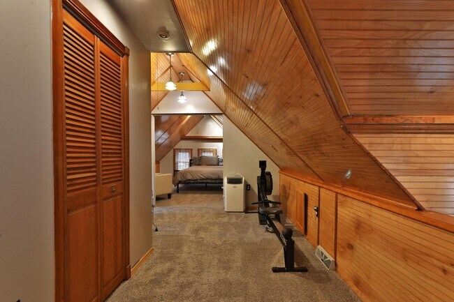 Building Photo - 1344 Oak St