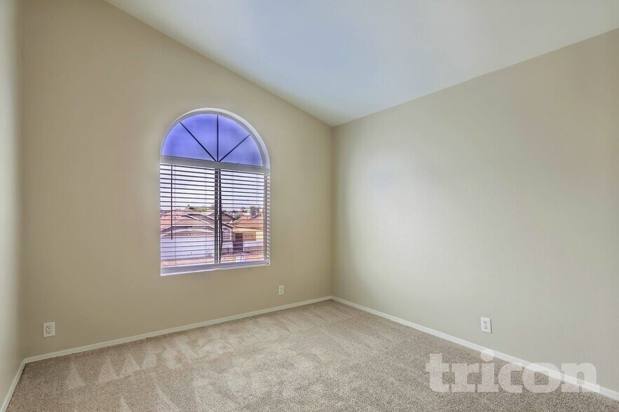 Building Photo - 7321 N 69th Ave