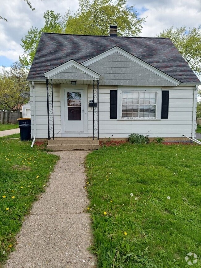 Building Photo - Beautiful Spacious Upgraded 2 Bedroom + De...