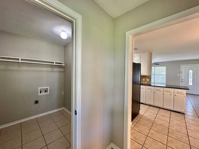 Building Photo - Stoneridge Duplex 454/452
