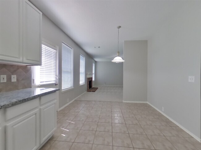 Building Photo - 18810 Woodbreeze Dr