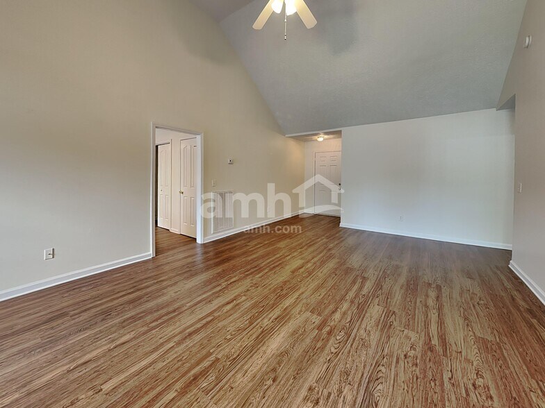 Building Photo - 643 Glenties Dr