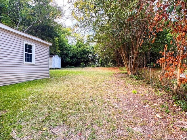 Building Photo - 226 Windsor Dr