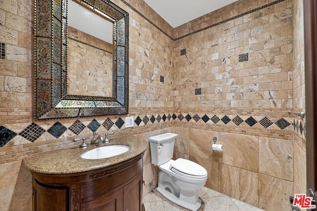 Building Photo - 4536 Vanalden Ave