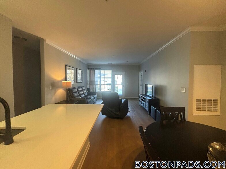 Building Photo - 311 Lowell St