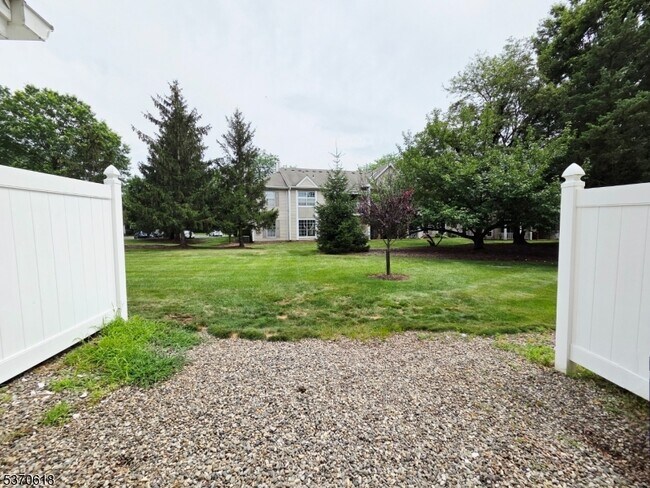Building Photo - 3705 Pinhorn Dr