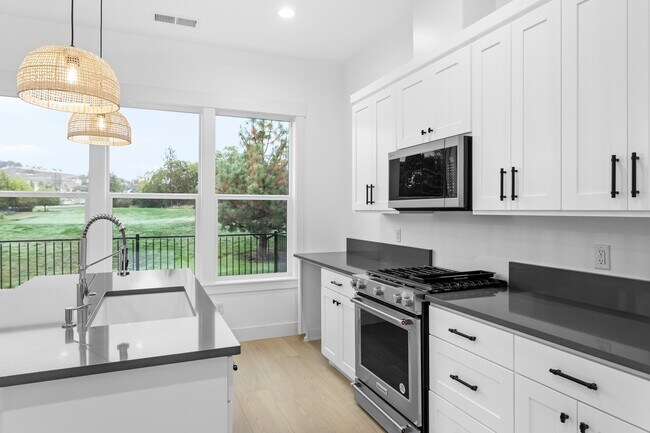 Building Photo - 111 Golf View Dr