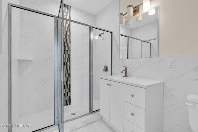 Building Photo - 521 Lake Ave