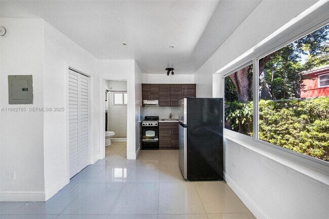 Building Photo - 551 NE 61st St