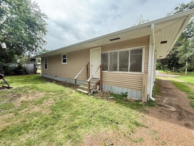 Building Photo - 417 Putman St