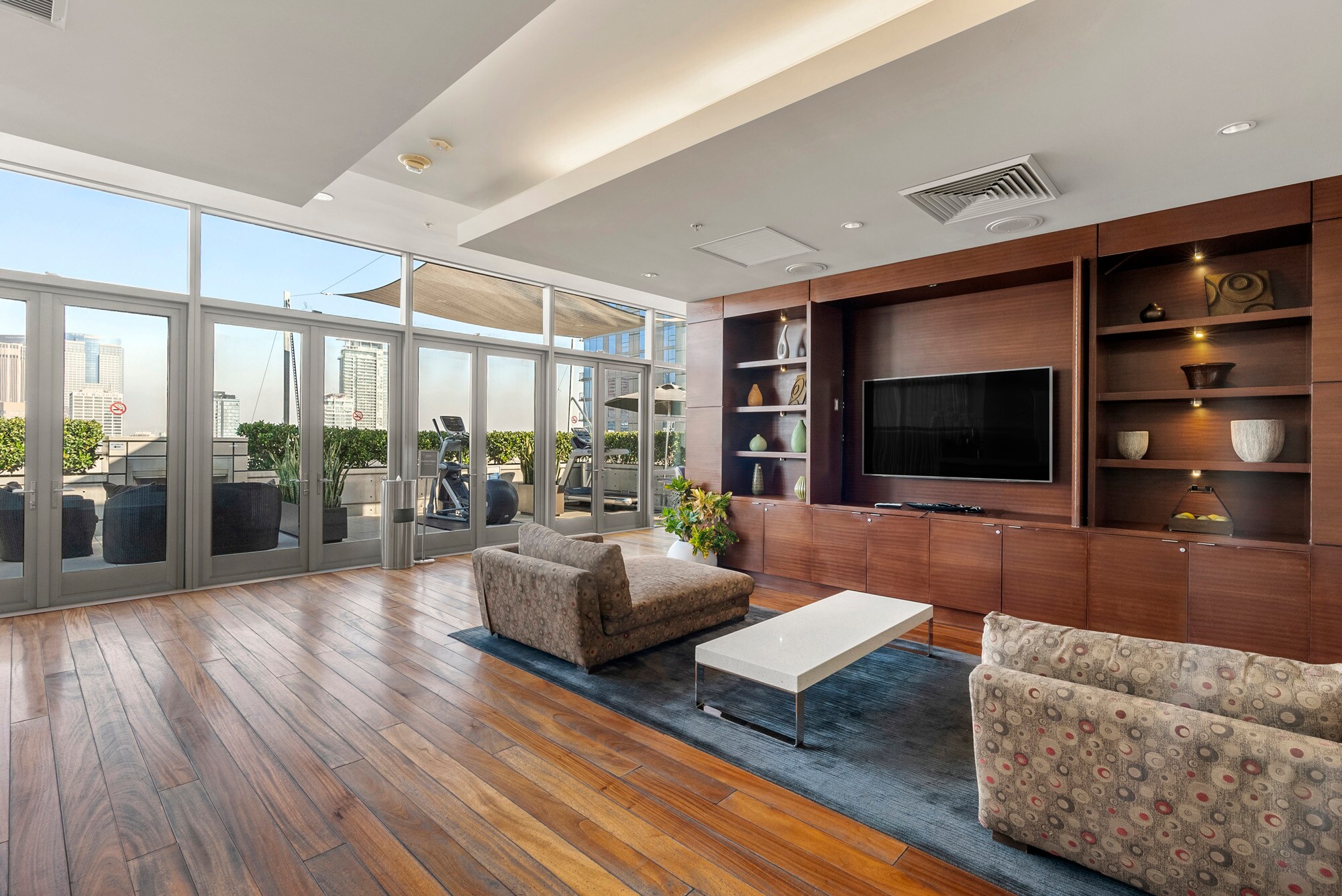 Building Photo - 1155 S Grand Ave