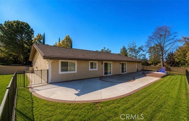 Building Photo - 13445 Oak Mesa Dr