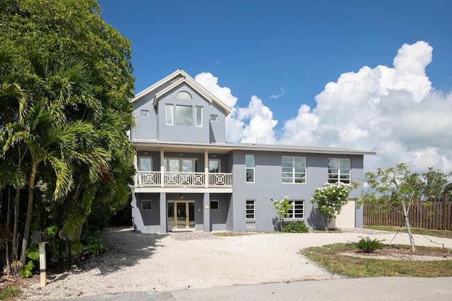 Building Photo - 9 Blue Water Dr