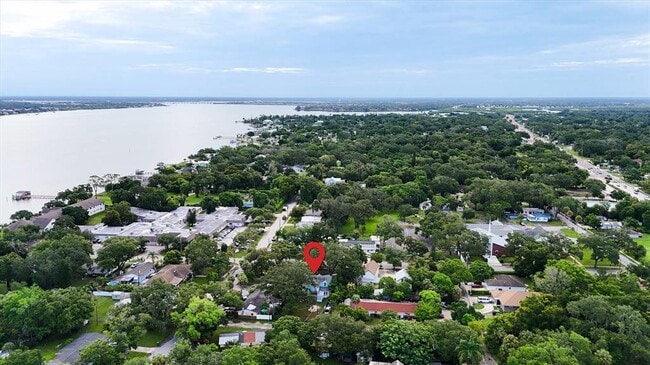 Building Photo - 210 15th St E