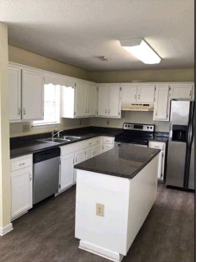 Building Photo - 6017 Bolingbrook Dr