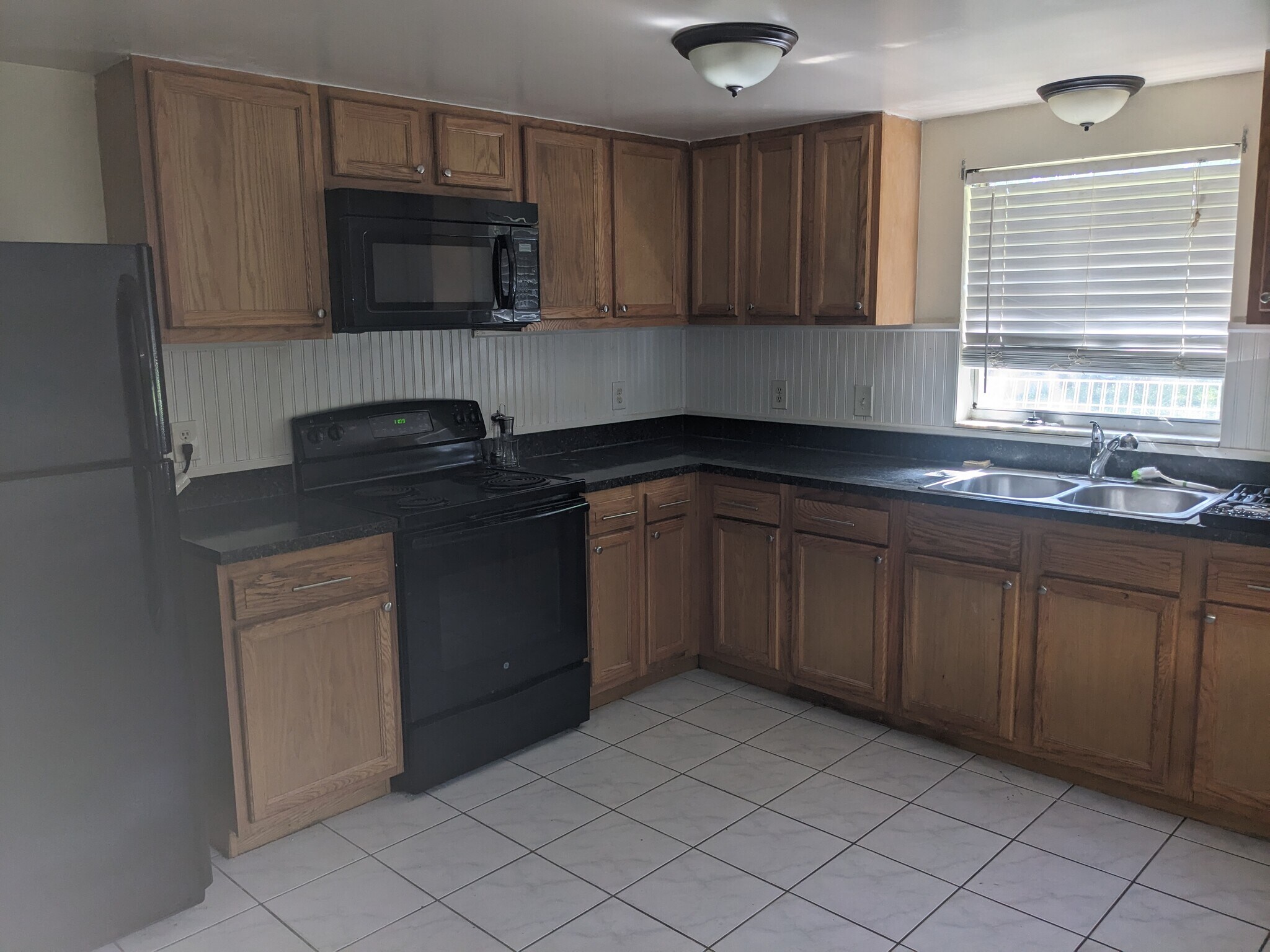 Kitchen - 5415 Lemon St