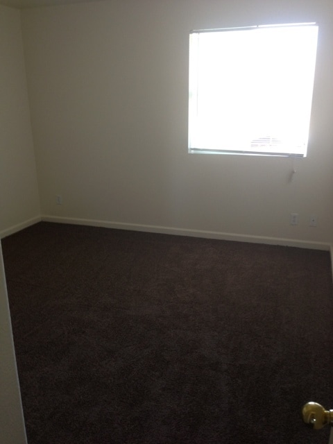 Building Photo - Los Banos, Large 2 story 5 bedroom 3 full ...
