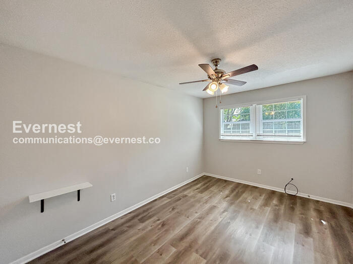 Building Photo - 3415 Castle Dr