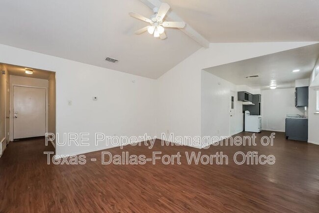 Building Photo - 1811 E Timberview Ln