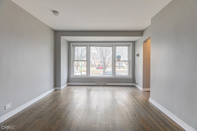 Building Photo - 5812 W 63rd Pl