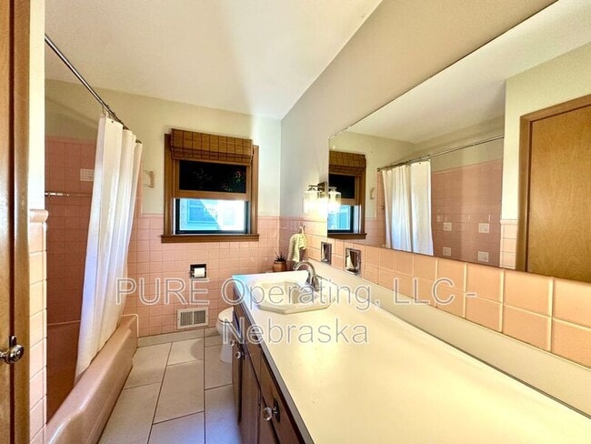 Building Photo - 1024 N 74th Ave