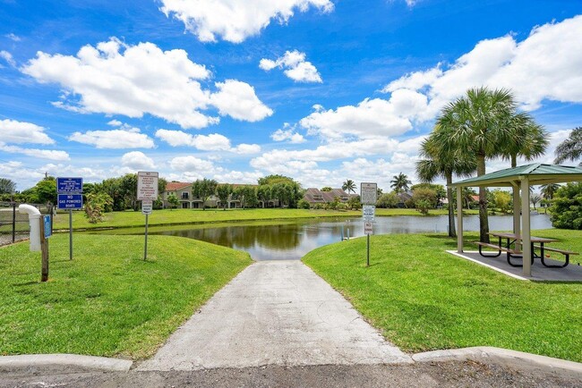 Building Photo - 1367 Riverside Cir