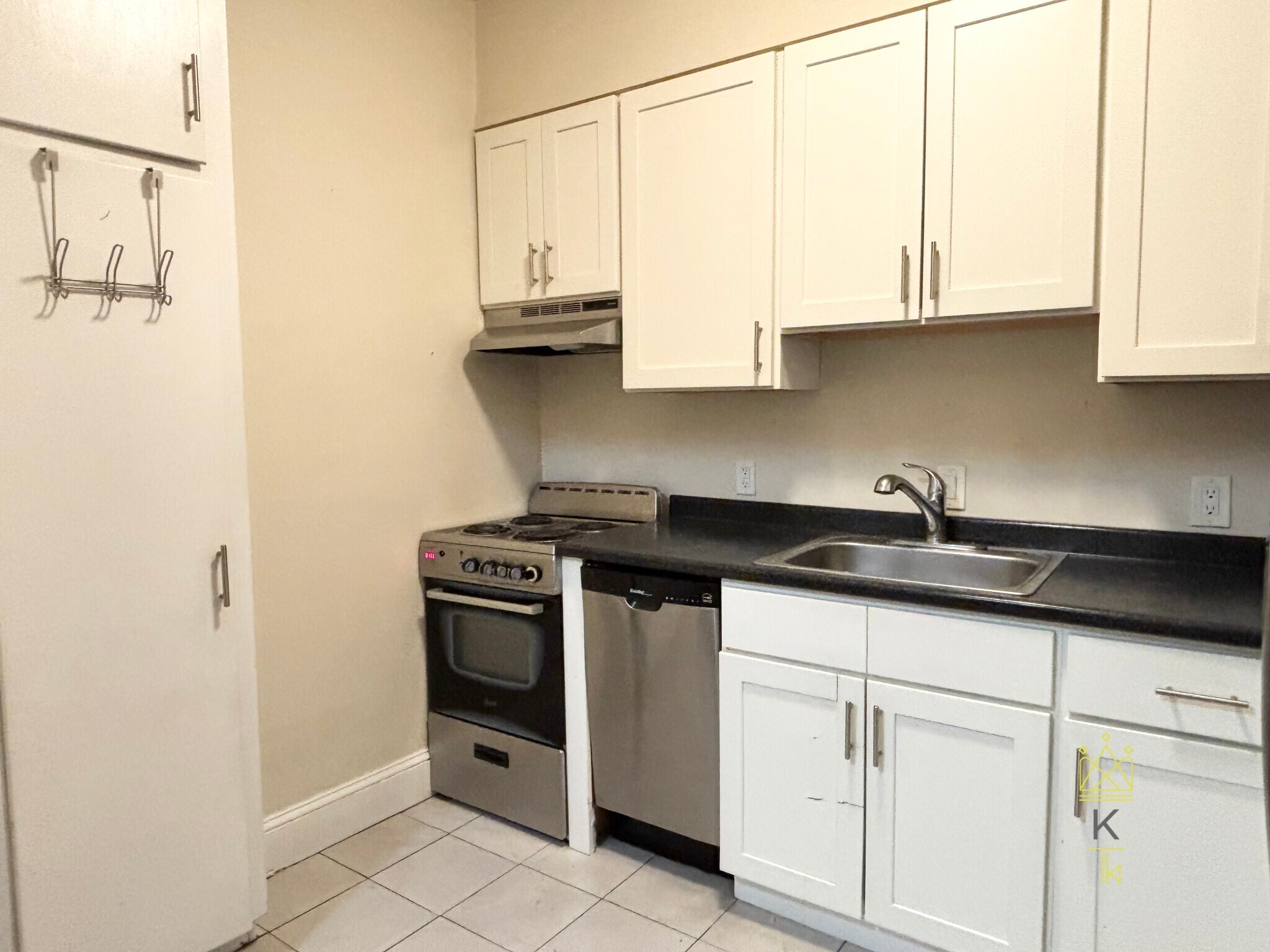 Building Photo - 181 Winthrop Rd