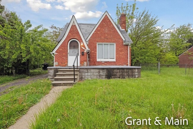 Primary Photo - $1250 3 bedroom bungalow