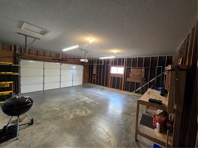 Building Photo - 11 Folkingham Ln