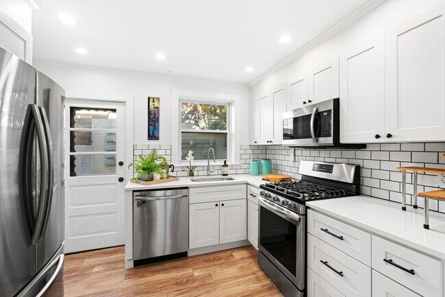 Building Photo - 629 Sears St