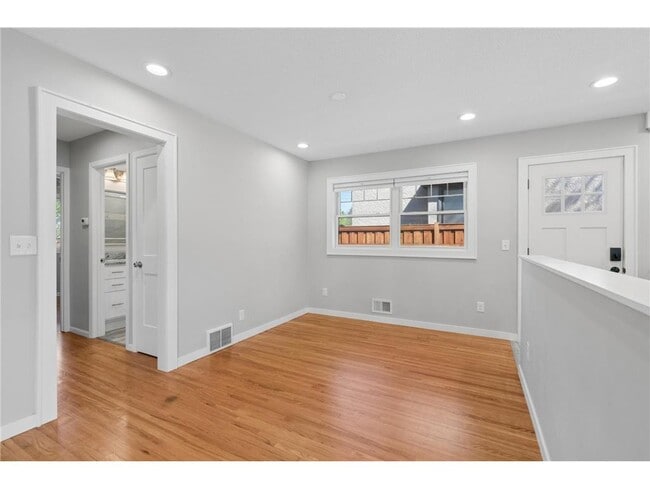 Building Photo - 3100 W 55th St