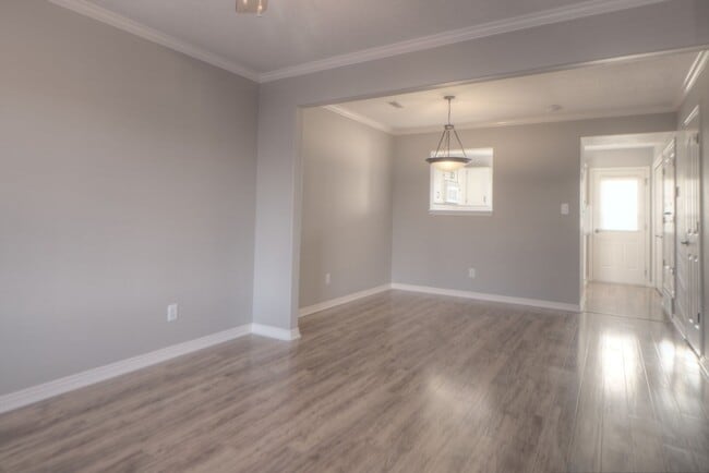 Building Photo - Pet Friendly! Cute 2 Bedroom 1.5 Bath in Midway!!