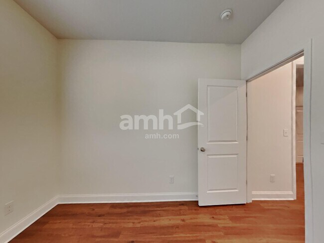 Building Photo - 3041 Greenmont Cir